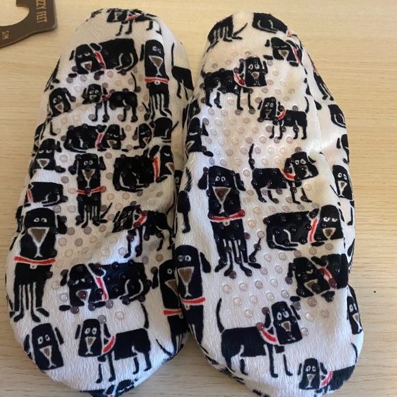 ☘️ Free W Bundle! LazyOne Fuzzy Feet Women’s Slippers - Picture 4 of 6